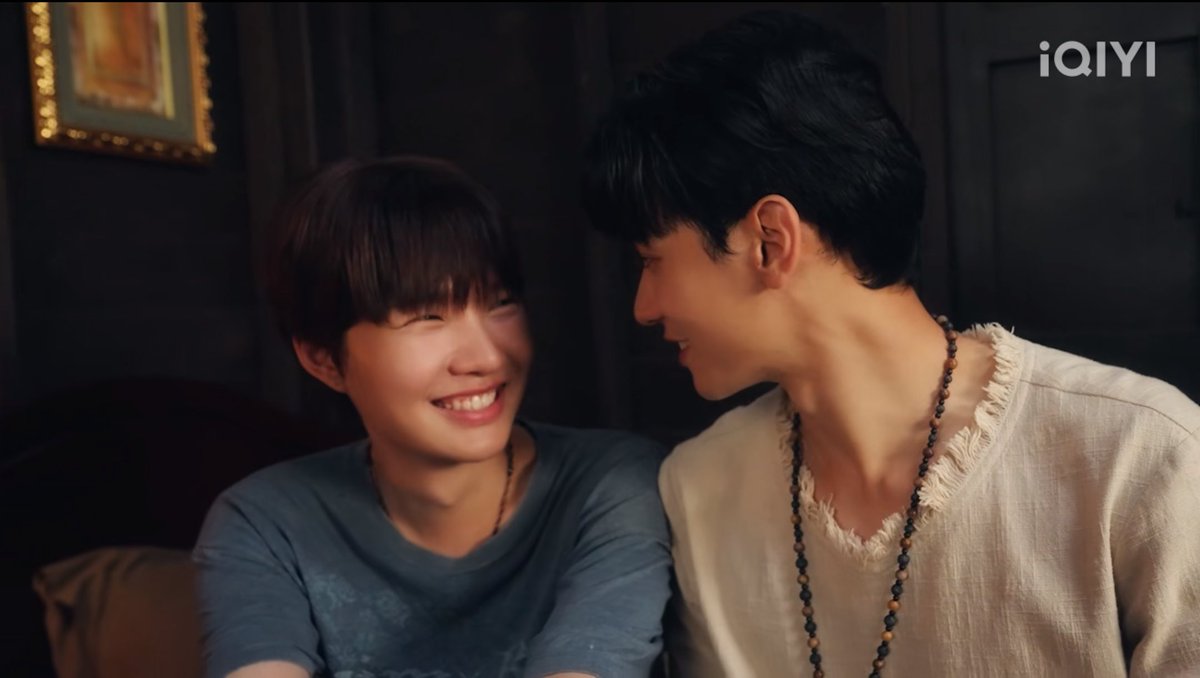 🐇: เขินก็บอกว่าเขิน

🦆: ใครเขิน เนี่ยอะเขิน ผมไม่ได้เขิน

🐇: ไม่ได้เขินจ้า

🦆: จริงหรอ หื้อ? (ยื่นหน้าเข้าไปใกล้)

อะไรวะมึง 😭😭😭😭😭 พี่เก่งทำอะไร ฮีเป็นเมะหือทำไม รู้ว่าน้องแพ้แล้วยังทำ ทำดี ๆ พี่

#เขมจิราต้องรอดEP4
