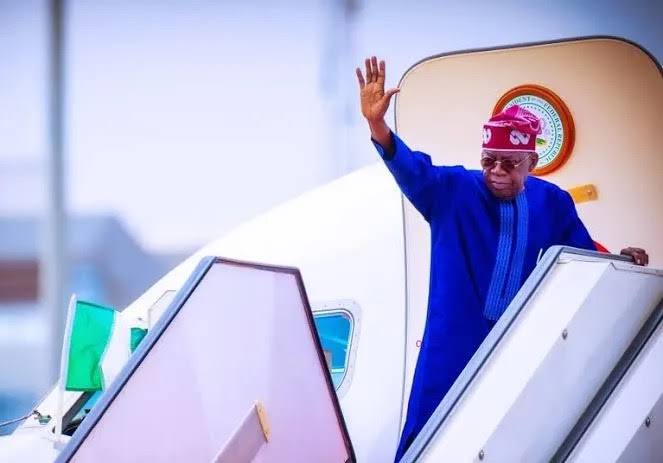 dailygistonline's tweet photo. President Bola Tinubu on Thursday departed Abuja for Europe to begin a 10-day vacation, the Presidency has announced.

In a statement signed by Bayo Onanuga, the President is scheduled to spend his annual leave between France and the United Kingdom before returning to Nigeria. https://t.co/OsNavJ5fwD