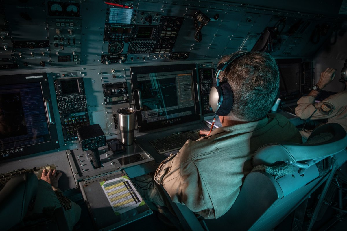 CBPAMO's tweet image. RARE LOOK 👀 inside our P-3 as it hunts for drug smugglers/cartels in the source and transit zones of the eastern Pacific Ocean and vast Caribbean Sea. We are taking the fight further from our shores to protect the American people! #ProtectingAmerica