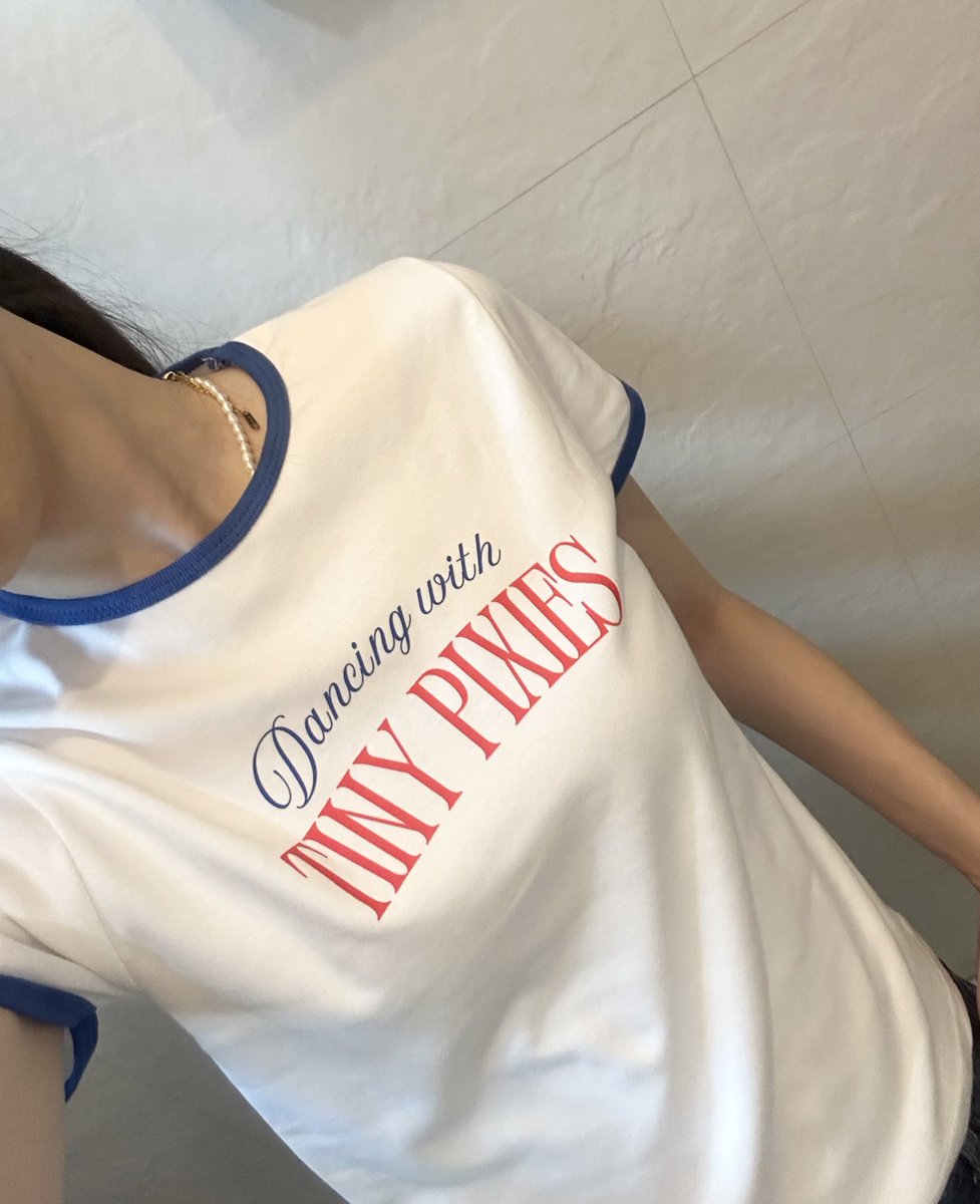 tamjaichunbkk's tweet image. ตัวนี้อยู่กึ่งระหว่าง baby tee กับ เสื้อยืด ของร้าน myyoungs สกรีนลายมาดี ลายน่ารัก ตรงคอกับแขนมีสีตัดเพิ่มความ vintage ทำจากผ้า cotton 100% นุ่มใส่สบาย ทรงไม่รัดไม่หลวมกำลังพอดี แมชกับยีนส์ซักตัวคือจบ มีหลายลายให้เลือก
s.shopee.co.th/4fmZ1xfAzN
s.lazada.co.th/s.zEhsT