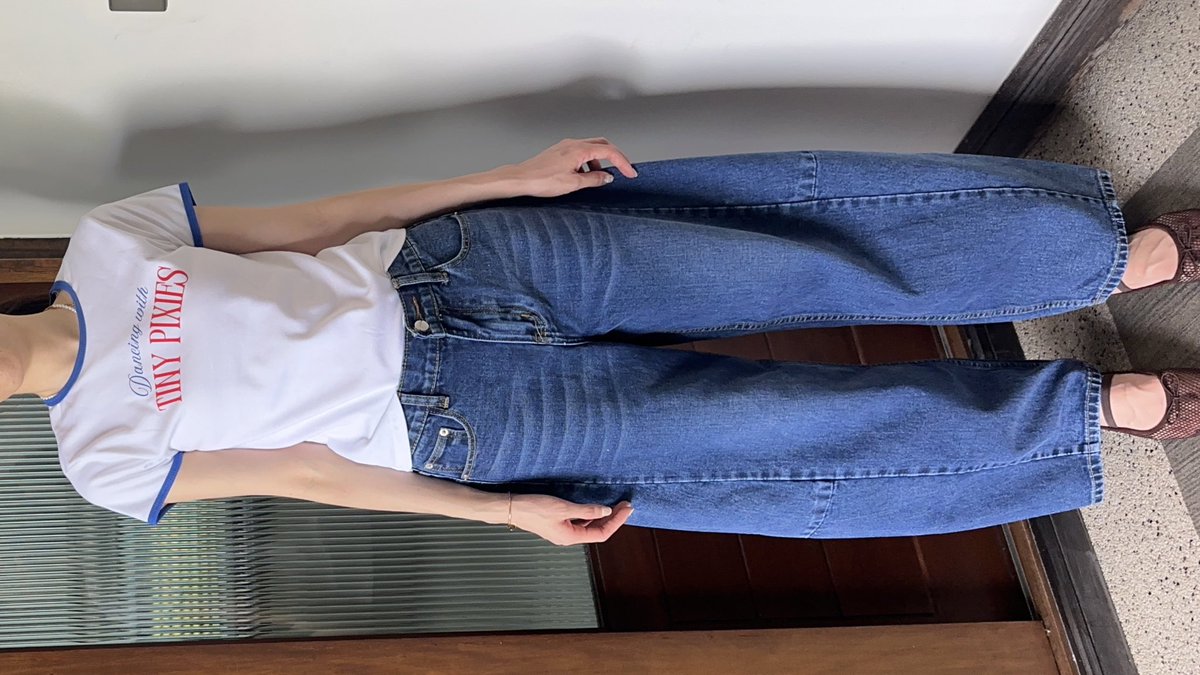 tamjaichunbkk's tweet image. ตัวนี้อยู่กึ่งระหว่าง baby tee กับ เสื้อยืด ของร้าน myyoungs สกรีนลายมาดี ลายน่ารัก ตรงคอกับแขนมีสีตัดเพิ่มความ vintage ทำจากผ้า cotton 100% นุ่มใส่สบาย ทรงไม่รัดไม่หลวมกำลังพอดี แมชกับยีนส์ซักตัวคือจบ มีหลายลายให้เลือก
s.shopee.co.th/4fmZ1xfAzN
s.lazada.co.th/s.zEhsT