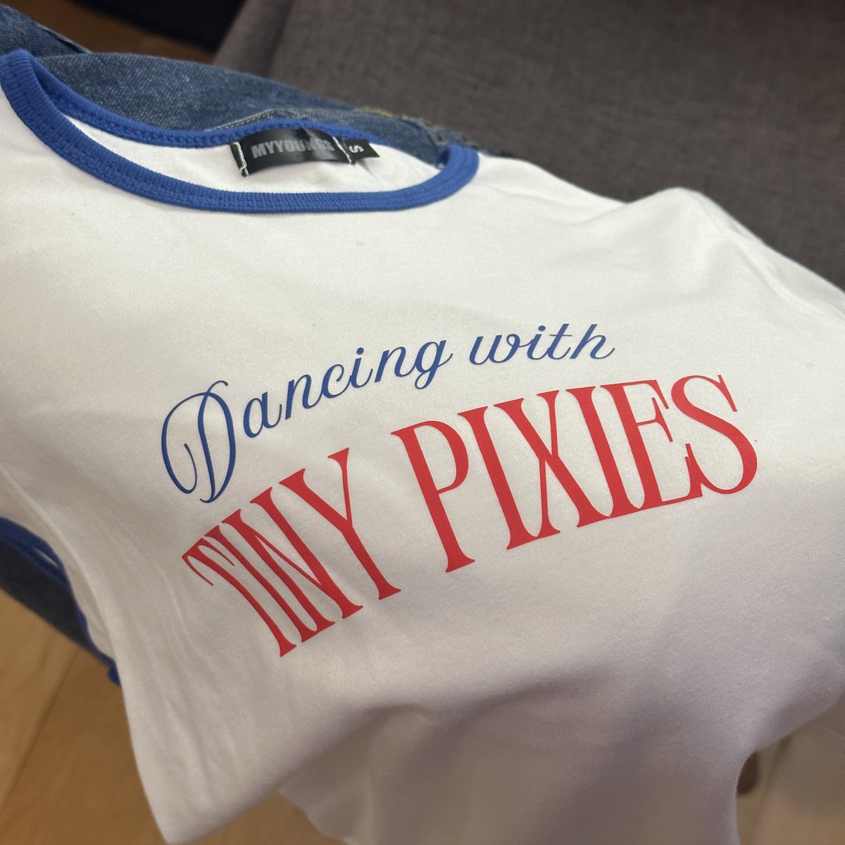 tamjaichunbkk's tweet image. ตัวนี้อยู่กึ่งระหว่าง baby tee กับ เสื้อยืด ของร้าน myyoungs สกรีนลายมาดี ลายน่ารัก ตรงคอกับแขนมีสีตัดเพิ่มความ vintage ทำจากผ้า cotton 100% นุ่มใส่สบาย ทรงไม่รัดไม่หลวมกำลังพอดี แมชกับยีนส์ซักตัวคือจบ มีหลายลายให้เลือก
s.shopee.co.th/4fmZ1xfAzN
s.lazada.co.th/s.zEhsT