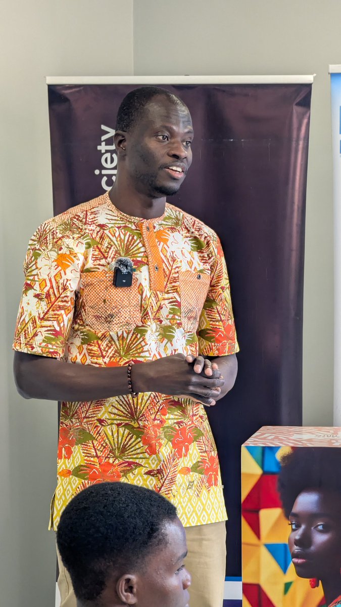 monsieurdekpe's tweet photo. Pour l' #EGI8, @yakanho nous présente les avancées techniques de l'intérêt à travers le temps. Une occasion de savoir comment fonctionnent internet et comment il est gouverné.
@isocbenin @BeninFgi https://t.co/uLZyqs694e