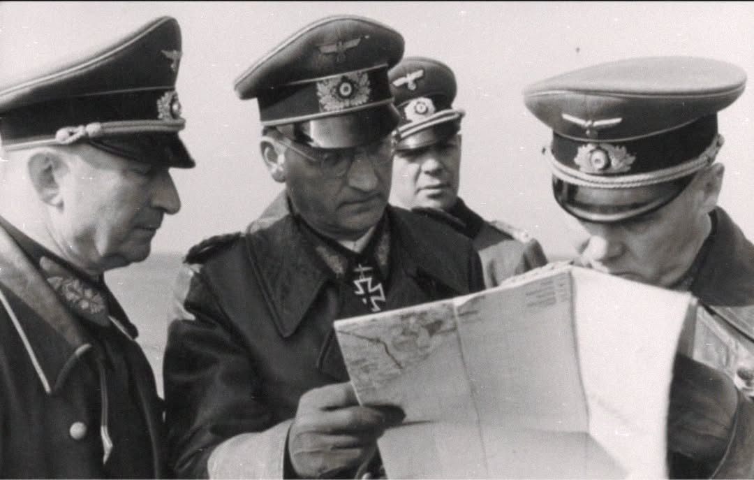 Dogukan1909's tweet image. Alman Mareşal Erwin Rommel, Atlantik Duvarı'nın teftişi sırasında Topçu Generali Hans Sinnhuber, Korgeneral Hans Speidel ve Yüzbaşı Lang ile birlikte.

Pas de Calais, 18 Nisan 1944.
#WW2 #WWll #History #tarih