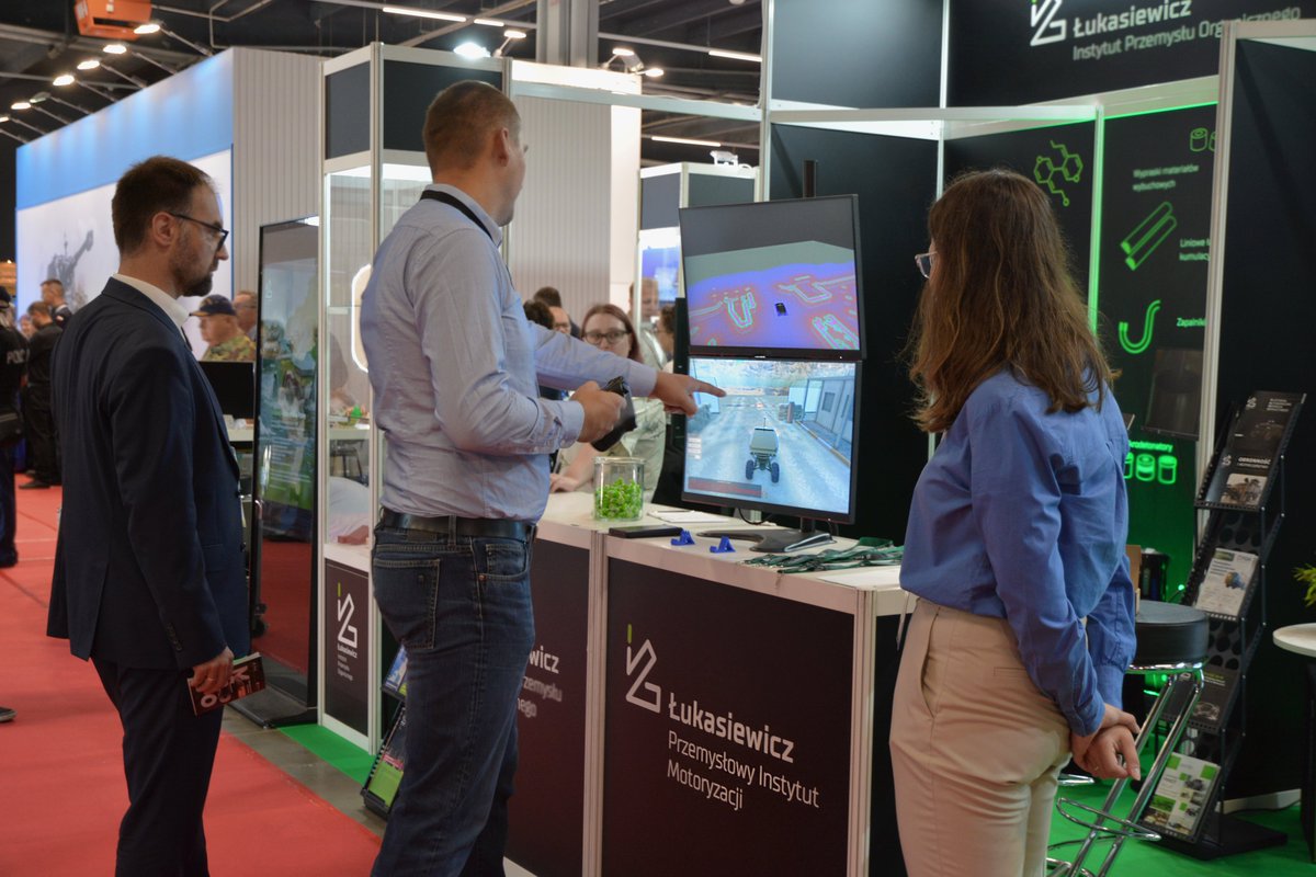 Trzeci dzień XXXIII Międzynarodowego Salonu Przemysłu Obronnego
📍Jesteście na 𝗠𝗦𝗣𝗢? Zapraszamy! Nasi eksperci czekają w 𝗵𝗮𝗹𝗶 𝟰, 𝘀𝘁𝗼𝗶𝘀𝗸𝗼 𝗔-𝟭𝟲.

#MSPO2025 #MSPO #Łukasiewicz #PIMOT #Innowacje #Obronność #AI #Autonomia #Oprogramowanie #Bezpieczeństwo #Badania