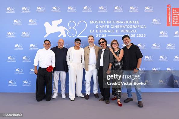 Hoy presentamos nuestra pelicula "EN EL CAMINO" (Dir. <a href="/davpablos/">David Pablos</a> en la seccion ORIZZONTI de <a href="/la_Biennale/">La Biennale di Venezia</a>, gracias a todos los que han apoyado para hacer esto posible. 
¡Nos vemos a las 5pm en la SALA DARSENA! 
(Hora de Venecia)