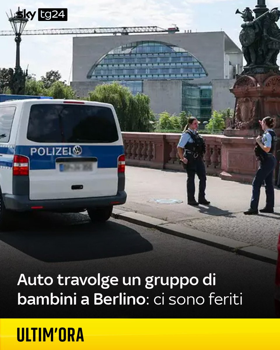 SkyTG24's tweet image. Un'auto ha investito un gruppo di persone a #Berlino. Sul posto ci sarebbero diversi bambini lievemente feriti, mentre un'accompagnatrice sarebbe, invece, in gravi condizioni. tinyurl.com/yrtbd4kc