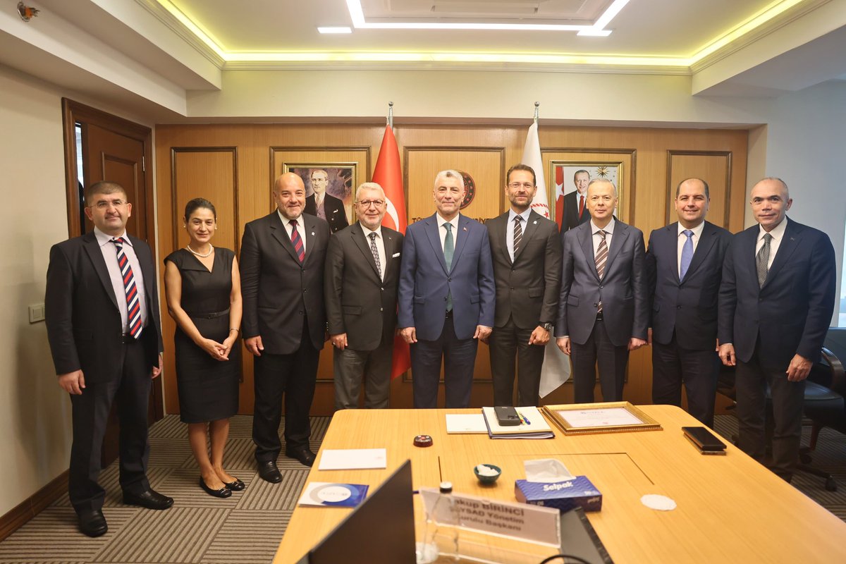 Türk otomotiv tedarik sektörünün çatı kuruluşu Taşıt Araçları Tedarik Sanayicileri Derneği (TAYSAD) Yönetim Kurulu Başkanı Sayın Yakup Birinci ve Yönetim Kurulu Üyeleri ile bir araya geldik.

Otomotiv sanayimiz, Cumhurbaşkanımız Sayın Recep Tayyip Erdoğan’ın liderliğinde, Türkiye