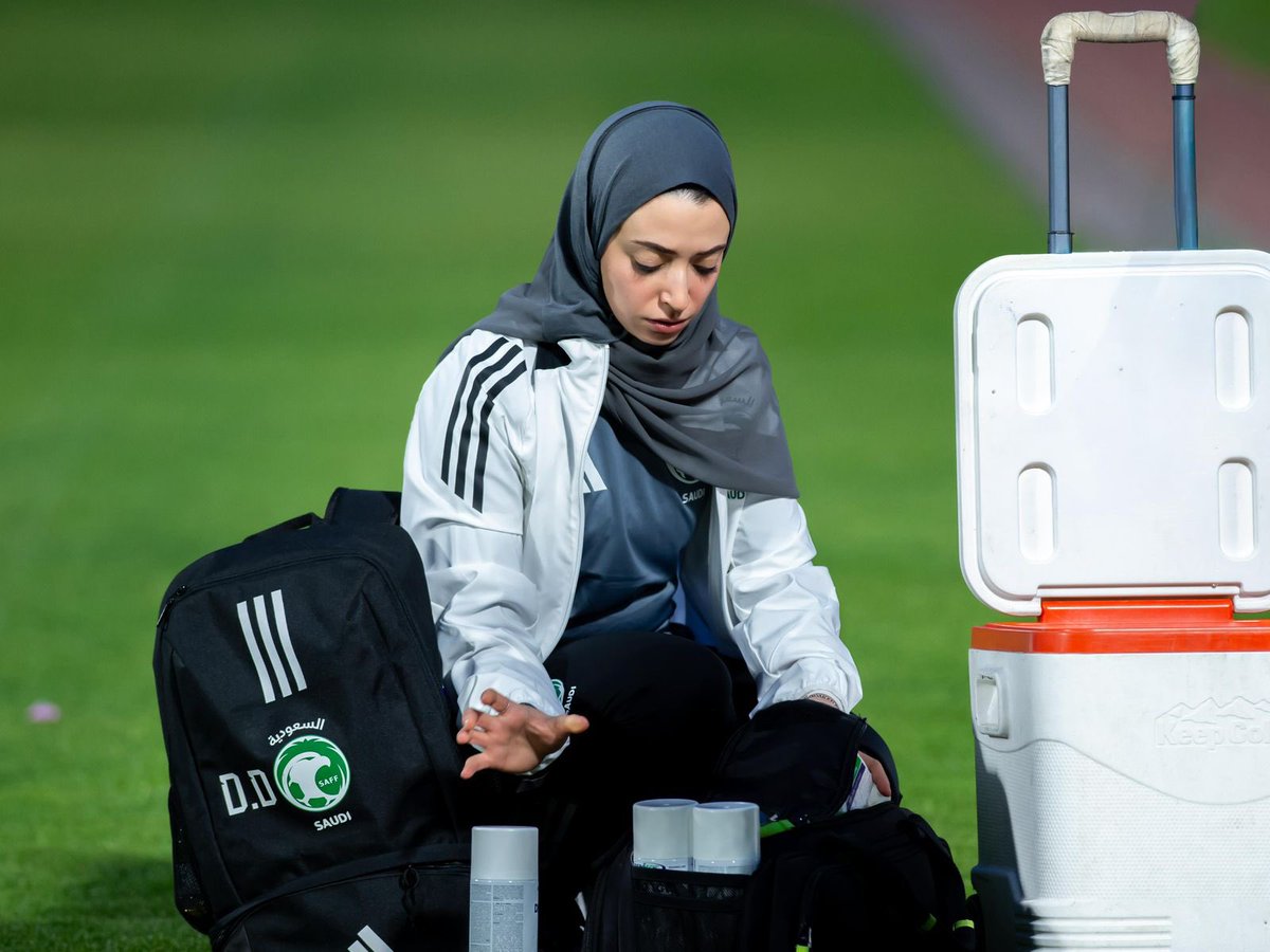 نحن في مسك كير فخورون بمشاركة الأخصائية دلال الدخيل، <a href="/Dalal_aldakhiel/">دلال الدخيّل ✨</a> 
متخصصة في العلاج الطبيعي للطب الرياضي مع إدارة الكرة النسائية SAFF. <a href="/saff_wfd/">إدارة الكرة النسائية - SAFF</a> 
وذلك في معسكر المنتخب السعودي النسائي في مدينة الباحة ⛰️💚.
دعمًا للرياضة النسائية وتطوير اللاعبات 
#الرياضة_النسائية #دلال_الدخيل