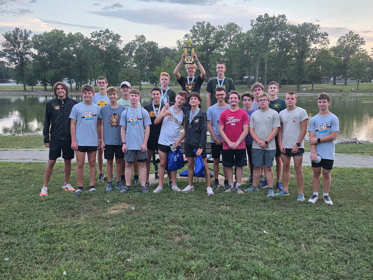 FestusCC's tweet image. Boys JV and Varsity won the Fleet Feet Classic last night