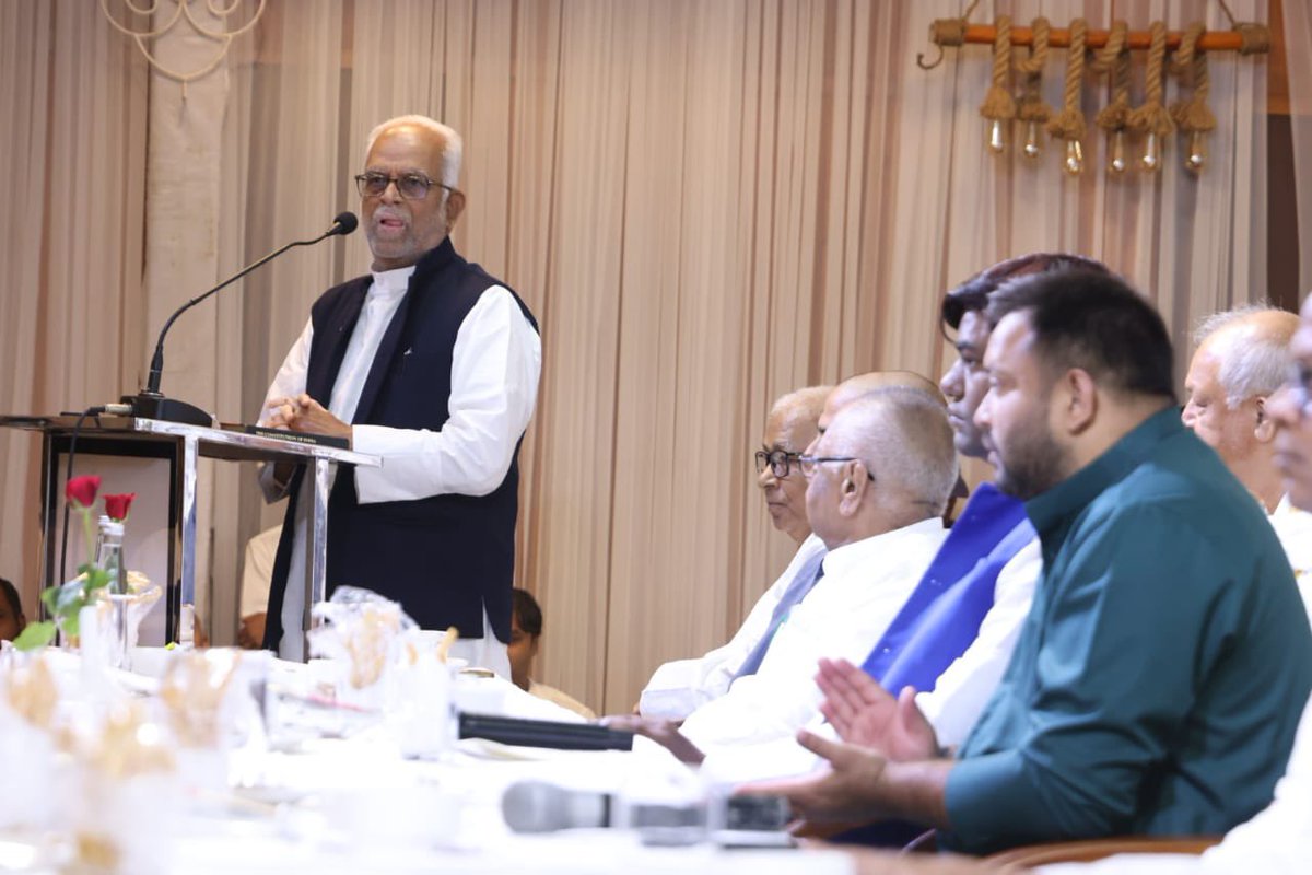 उप राष्ट्रपति पद के विपक्ष के संयुक्त उम्मीदवार मा• जस्टिस बी. सुदर्शन रेड्डी जी का इंडिया गठबंधन के साथियों के साथ बिहार की पावन धरा पर हार्दिक स्वागत व अभिनंदन किया तथा पूर्ण समर्थन के साथ जीत की अग्रिम शुभकामनाएँ प्रेषित की। #TejashwiYadav #india #Bihar #RJD