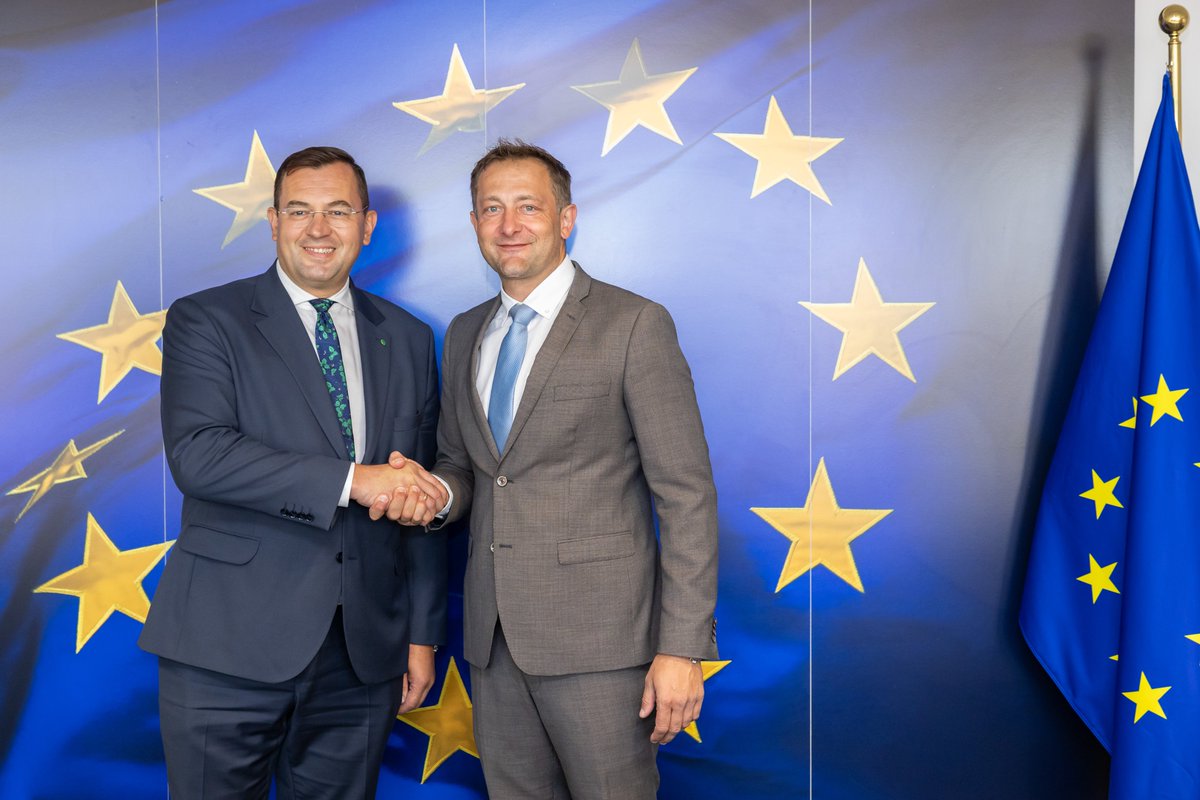 Pleased to meet the new 🇵🇱 Minister <a href="/StefanKrajewski/">Stefan Krajewski</a> ahead of next week's informal Council in Denmark!

Discussing
🌾 the CAP post-2027  
🤝 vital trade agreements  
👩‍🌾 but also our strong shared commitment to supporting young farmers