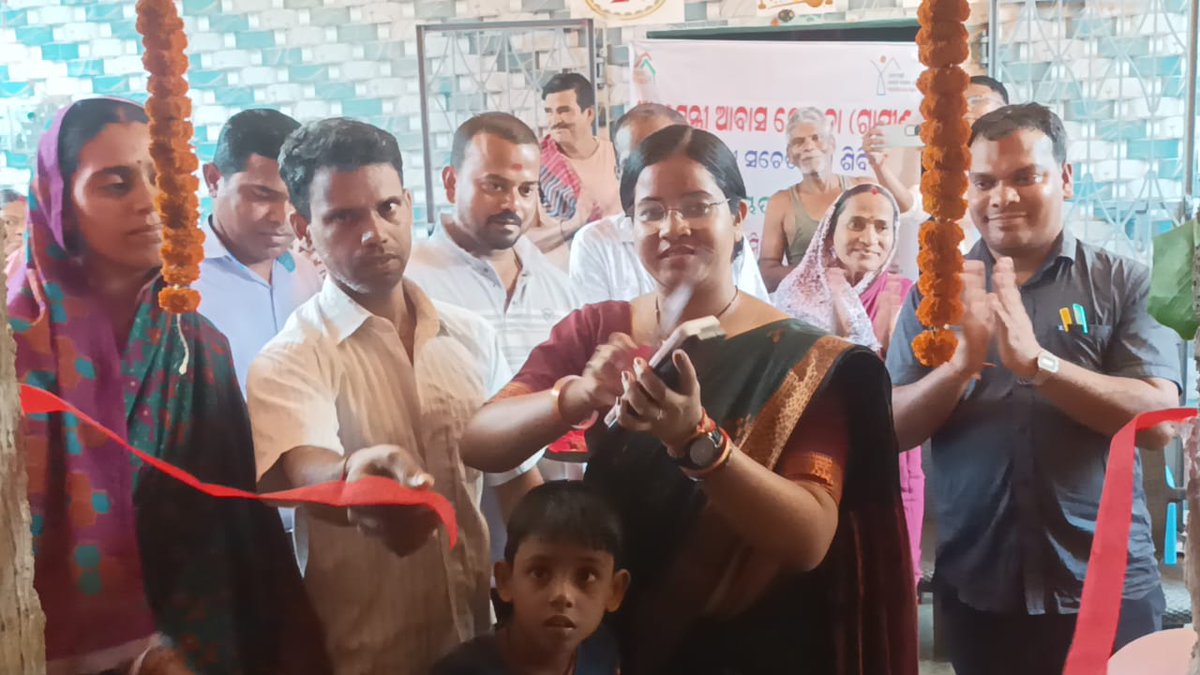 "Gruha Pravesh Diwas" for beneficiaries of Antyodaya Gruha Yojana 2024-25.Beneficiaries namely-Biswajit Swain &amp; Prasanta Biswal leading in example by becoming first in Chittol GP,Bahanaga block to have completed house under AGY 2024-25 timely. BDO,Bahanaga <a href="/DBalasore/">Collector & DM Balasore</a> ,