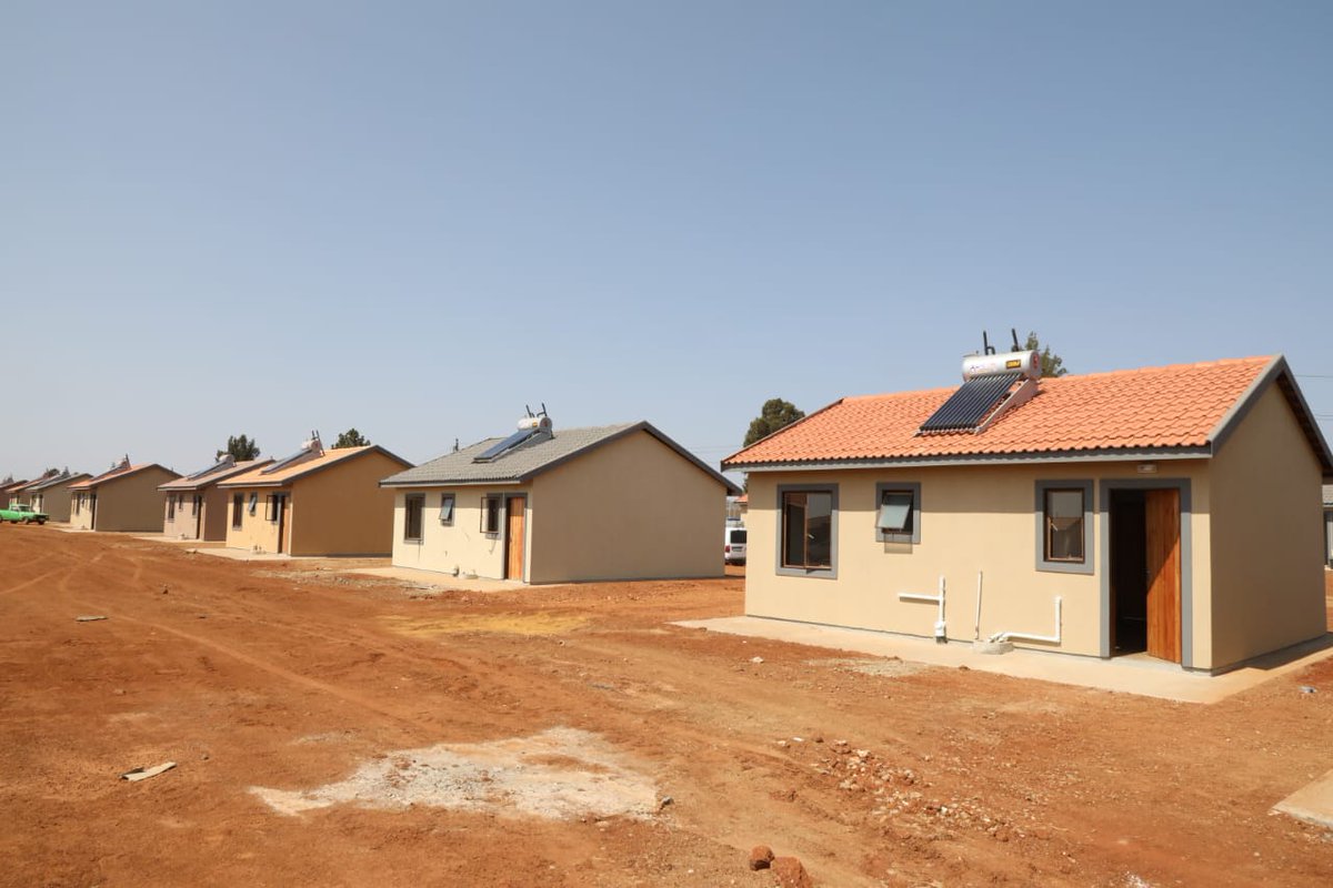 GP_DHS's tweet image. 💼 Beyond housing, the project is driving socio-economic change:
👩‍💼 113 subcontractors engaged
— 35 women-owned
— 21 youth-owned
— 3 PWD-owned businesses

#JobCreation #SMMEDevelopment