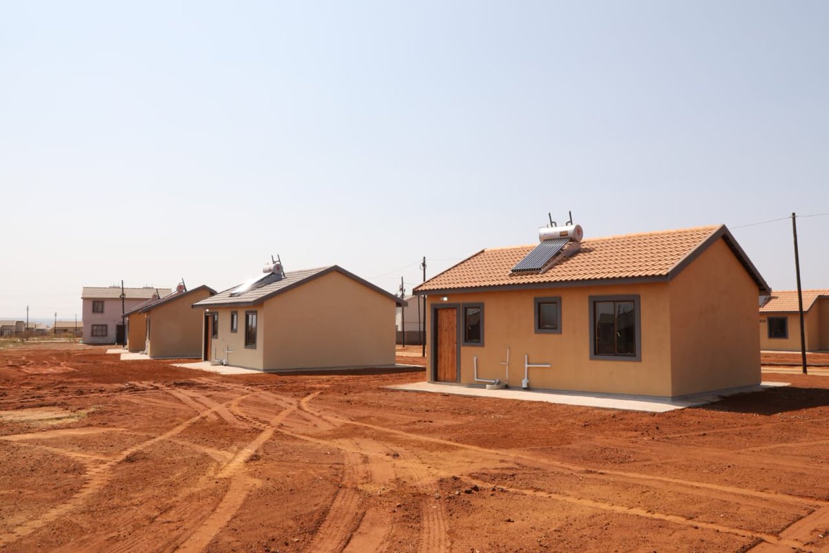 GP_DHS's tweet image. 💼 Beyond housing, the project is driving socio-economic change:
👩‍💼 113 subcontractors engaged
— 35 women-owned
— 21 youth-owned
— 3 PWD-owned businesses

#JobCreation #SMMEDevelopment