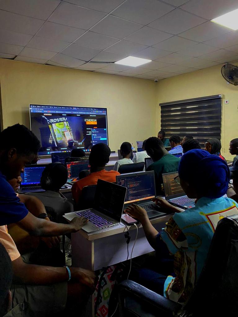 ujowar_hd's tweet image. More Developers = important ~@Bobafetador
Had the opportunity to host a live event themed "Converting Developers to Trappers"in Ibadan, Oyo State with my Developer Frens .
Glad we could discuss the importance of @DroseraNetwork not just in web3 but in our real lives and…