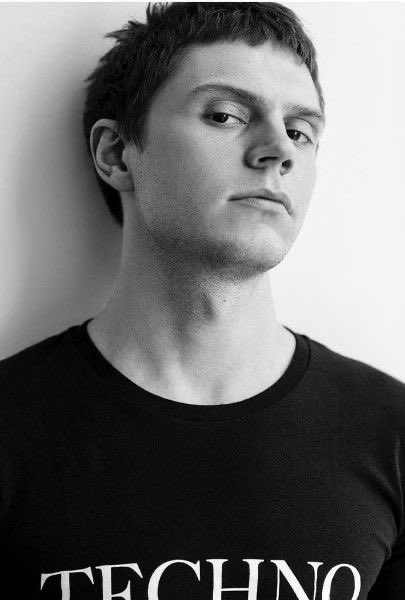 Evan Peters tweet media