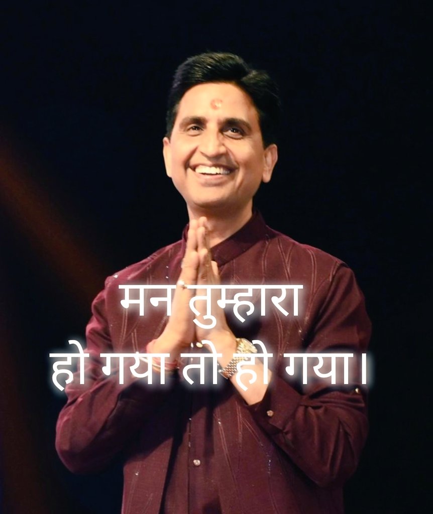तम शाश्वत है,रात अमर है,गिरवी पड़े उजाले बोले,
सूरज को युगधर्म सिखाते,अँधियारों के पाले बोले,
चीरहरण पर मौन साधते,प्रखरमुखों के ताले बोले,
बधिरों के हित रचो युग-ऋचा,वाणी के रखवाले बोले,
कहा समस्या ने निदान से,हल ना होना ही हल है,
प्रतिध्वनियाँ ध्वनियों से बोलीं,शांत रहो कोलाहल है
