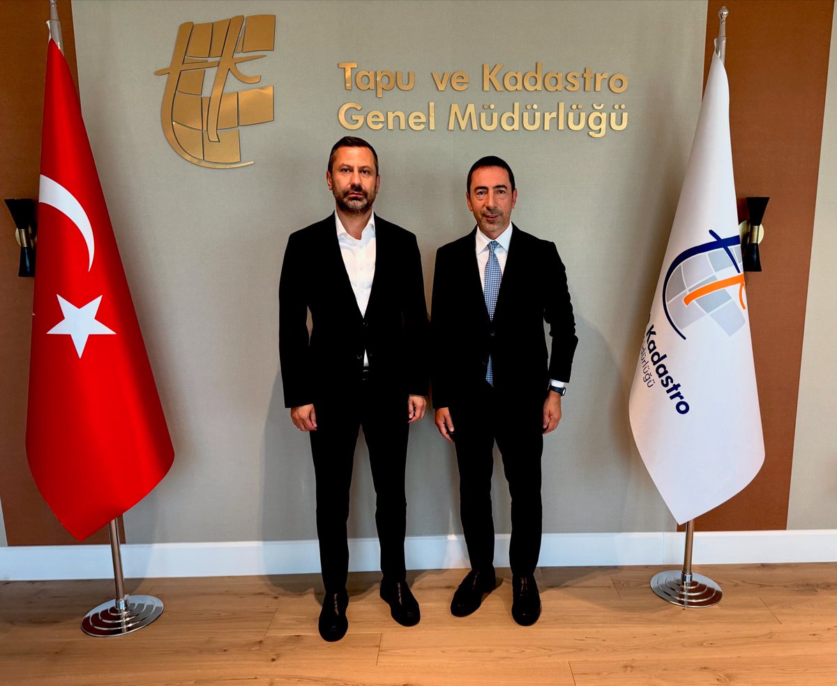 Tapu ve Kadastro Genel Müdürü Hakan Gedikliyi ziyaret ederek, çalışma hayatına ve sürece ilişkin istişarelerde bulunduk.
Genel Müdürümüze ilgileri için teşekkürlerimi sunuyorum.