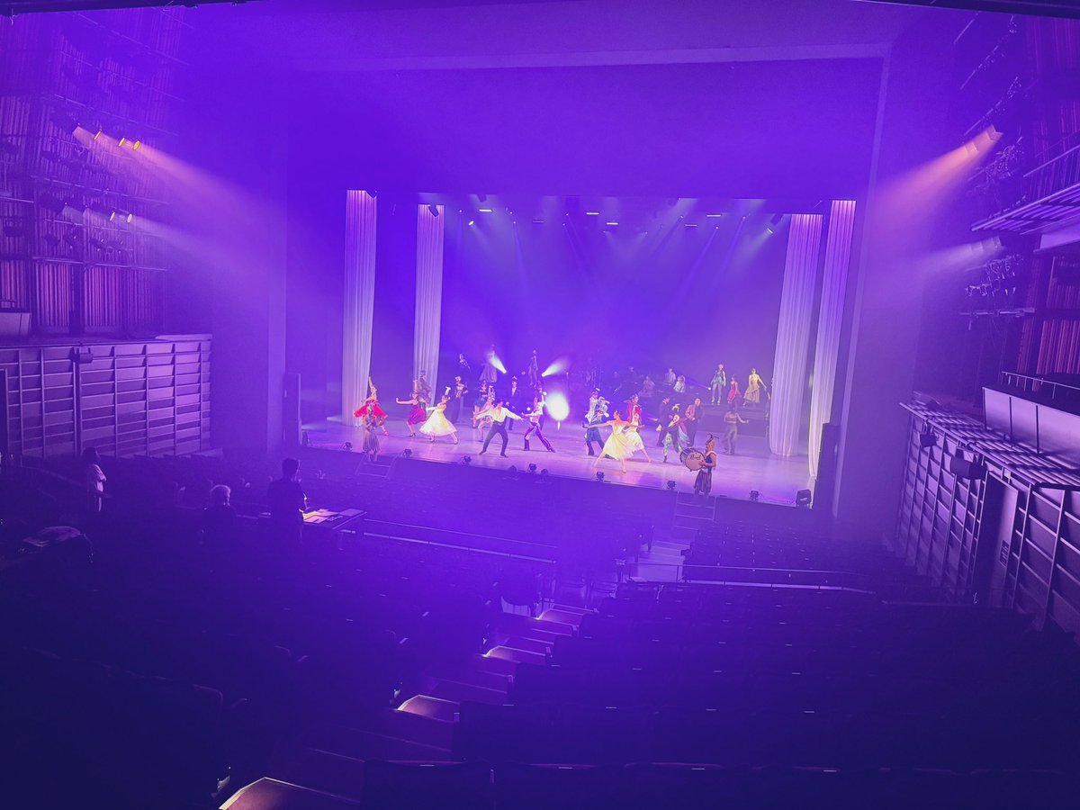 u_musicroom's tweet image. いよいよ
「ホールリハーサル！」
本番が明後日と迫りました

#ミュージカルコンサート
『 #JewelBox Ⅱ 』～輝く未来へ～
9月6日(土)13:00開演／17:00開演
9月7日 (日)13:00開演／17:00開演
会場：穂の国とよはし芸術劇場PLAT