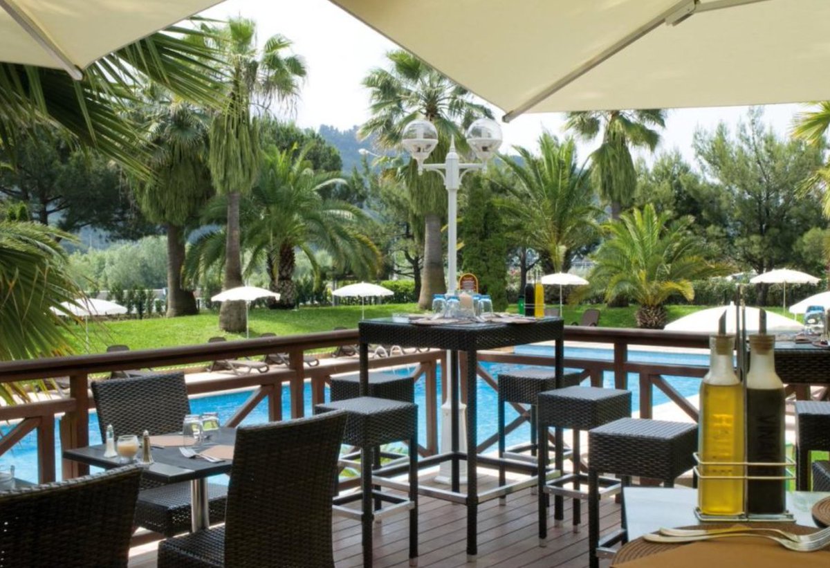 PromotelCarros's tweet photo. 🍽️Donnez du goût à vos déjeuners professionnels dans un cadre accueillant et soigné  !

Notre restaurant vous propose une ambiance cosy et une cuisine raffinée, idéale pour vos rendez-vous d’affaires . 

Un déjeuner réussi commence ici : confort, saveurs, efficacité 🏢 https://t.co/KLDE8WcMn5