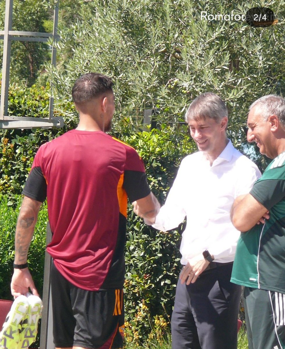 romaforever_it's tweet photo. La #Roma batte il #RomaCity 8-0, tripletta di #Paratici, doppiette di #Baldanzi e #Cristante, gol di #Soulé. Buon rientro per #Pellegrini, autore di un assist. Reintegrato appieno #Gollini, schierato titolare
Ph. @Lu_mugna https://t.co/U8xr03sd2T