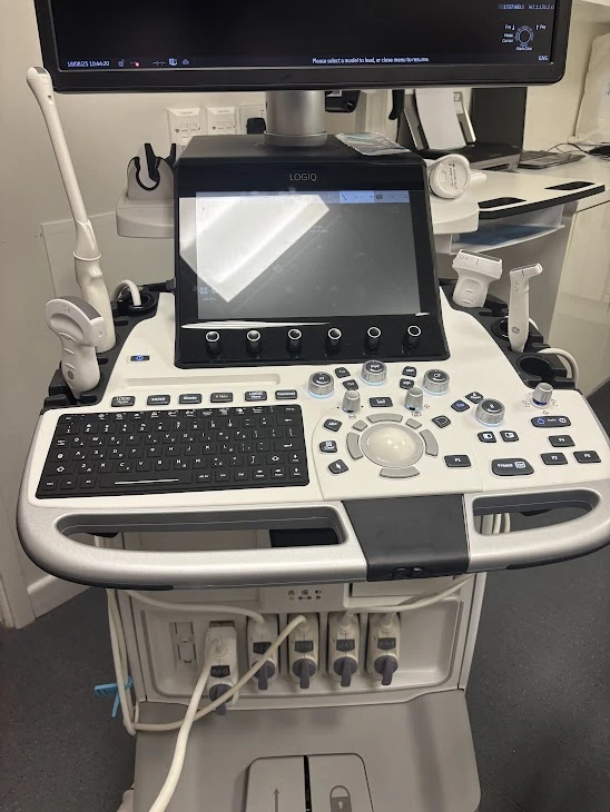 CMyersPhysio's tweet photo. Great day teaching ultrasound-guided knee injections with Contura Orthopaedics 🙌
Covered aspirations and Arthrosamid® injections with a real patient.
Even had a GE E10 machine ready for us 👌
#MSK #Ultrasound #KneeInjection #Orthopaedics https://t.co/xdBn35YyQb