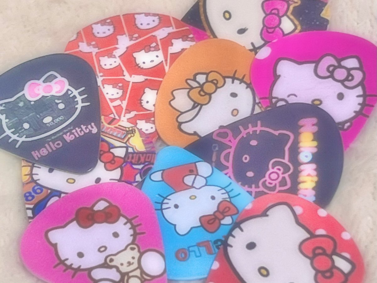 HELLOKITTY GUITAR PICK... 💗💖