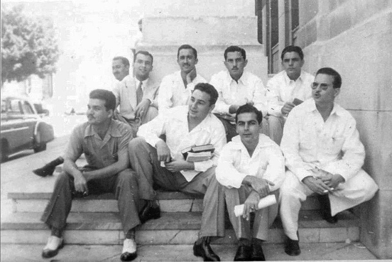 🇨🇺 #Hoy conmemoramos los 80 años del ingreso del Comandante en Jefe #FidelCastro a la <a href="/UdeLaHabana/">Universidad de La Habana</a>. 🗣️“aquí descubrí las mejores ideas de nuestra  época y de nuestros tiempos, porque aquí me hice revolucionario”.
Su legado perdura en los universitarios de hoy. 
#100AñosConFidel❤️