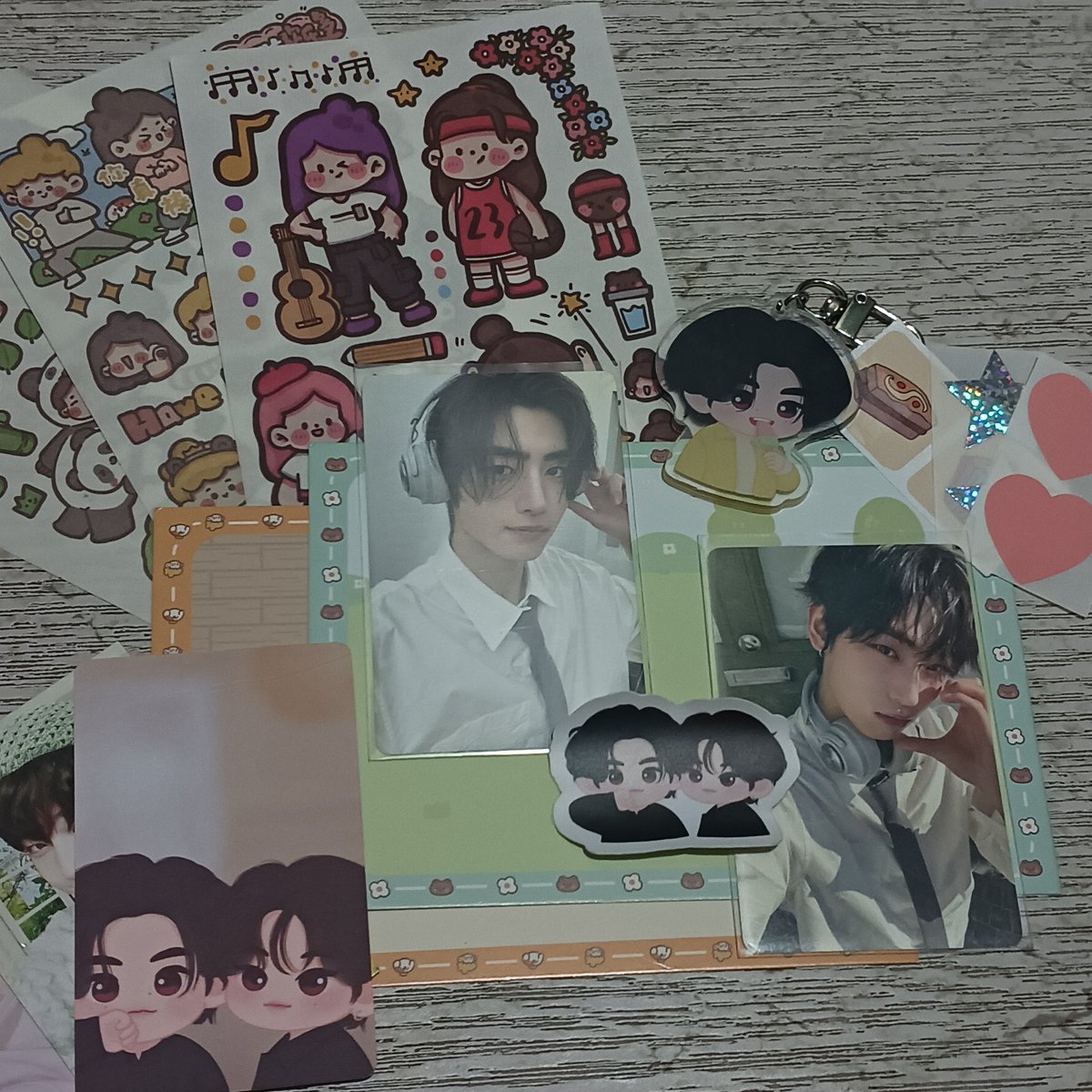 strovyeriz's tweet photo. lovemails 💌: @lovefor624 #thanksunoomuch

i received my sunsun dicon pocas ! theres so many cute freebies din and also the hoonie keyring ? i love it hehe. thank you so much https://t.co/uvhavVWg1x