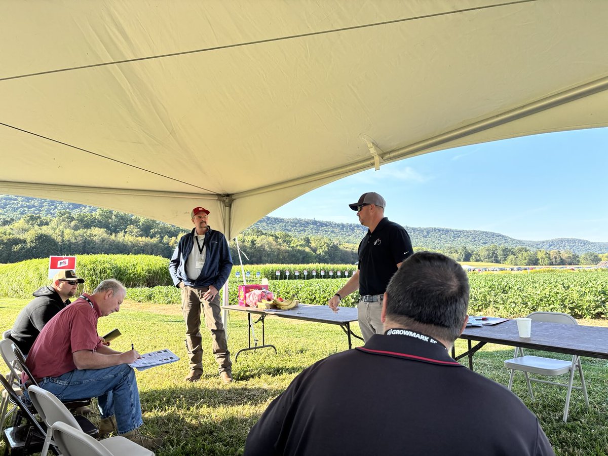 🔥 Big energy in Pennsylvania! Sr. Product Manager Eric West &amp; Product Manager Mike Wheatley are bringing the excitement to the field with GROWMARK FS Crop Specialists — showcasing FS InVISION &amp; FS HiSOY. 🌽🌱 #ItsYourBrand #FSAgronomy ⁦<a href="/FSCooperatives/">FS</a>⁩