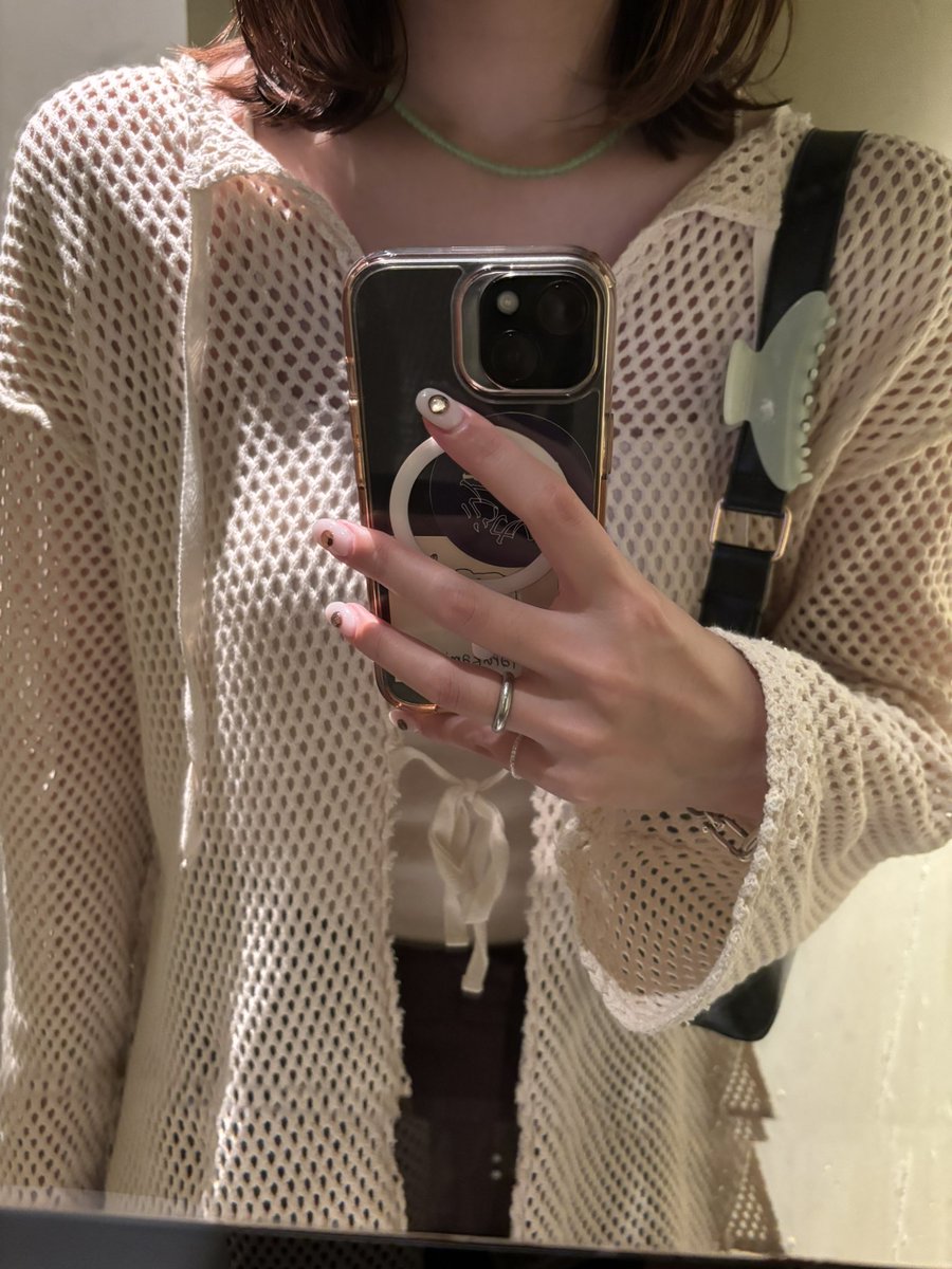 carrottatin's tweet photo. 不器用で色々と疎い彼、3年ちょい付き合って初めて花束をプレゼントしてくれました。念願叶って感極まりです。しかも最近マイブームのメロンカラーで包んでくれた🍈 さて26歳、立派なアラサーになるぞ( ◠‿◠ )♡ https://t.co/gVfjzs8RvR