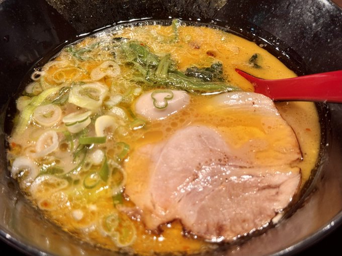 中洲ラーメン恭や
最初はバリカタ、替え玉はカタくらいでだいたい同じ感
麺がうまい店でないとできないんだよな… 