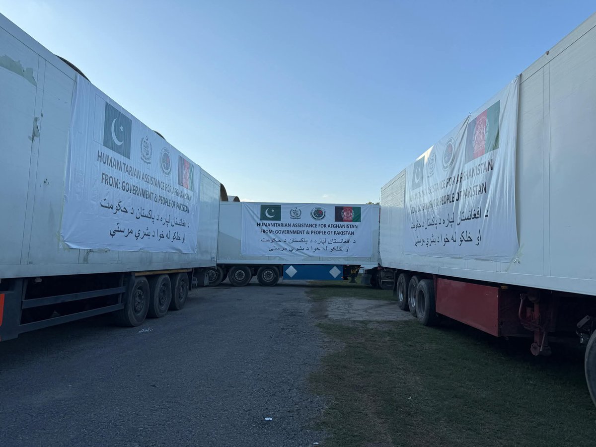 Pakistan has sent 105 tonnes of relief items for the earthquake hit Afghanistan through the Torkham border.
Earlier, 35 trucks of relief goods were sent from Khyber Pakhtunkhwa province of Pakistan on behalf of people of Pakistan.