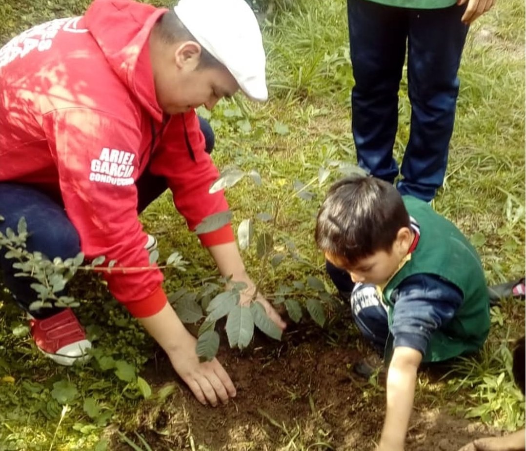 richarzurita's tweet photo. 🎉🇵🇱 Hoy Celebramos 15 años de militancia, compromiso y convicciones.
Nuestro espacio @boinablancaucr nació para defender Valores, mantener viva la Mística Radical y devolverle la Esperanza a los Tucumanos
¡Feliz aniversario!💪🏻
#15Años
#BuenJueves
@ArielGarciaUCR @MoisesGarcia95 https://t.co/T3rFr8rvdK