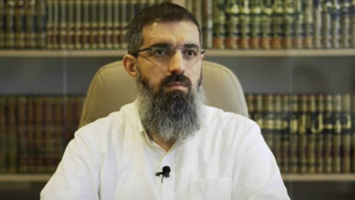 Vehhabi Ebu Hanzala'nın iddiası: "Mevlid Kandili kutlamaları Şii'lerden alınmıştır?"

Vehhâbîler, Mevlid-i Nebevî’nin kutlanmasını bid‘at sayarlar. Ben burada kutlamanın meşruiyeti ve delilleri üzerinde durmayacağım; çünkü bununla ilgili alimlerimiz hangi ölçülerde caiz olup