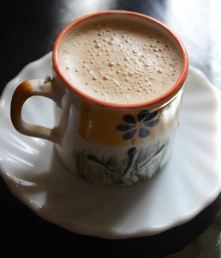 اسلام علیکم 
شام بخیر 

جب زبان جلنے پر چاۓ نہیں چھوڑی جاتی☕
تو دل جلنے پر محبت کیسے چھوڑ دیں۔۔۔۔۔۔۔