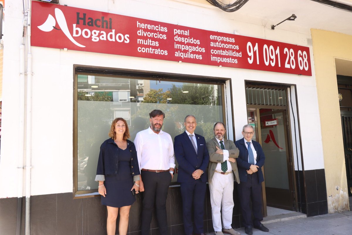 Ante la apertura del año judicial visitamos a compañeros que cada día hacen posible la defensa de la justicia. Gracias por vuestro compromiso: siempre contaréis con vuestro Colegio.

Gracias <a href="/ECIJA/">ECIJA</a> y <a href="/hachiabogados/">Hachi Abogados</a> por la hospitalidad, y a <a href="/mbautista_pp/">Manuel Bautista</a> por acompañarnos.