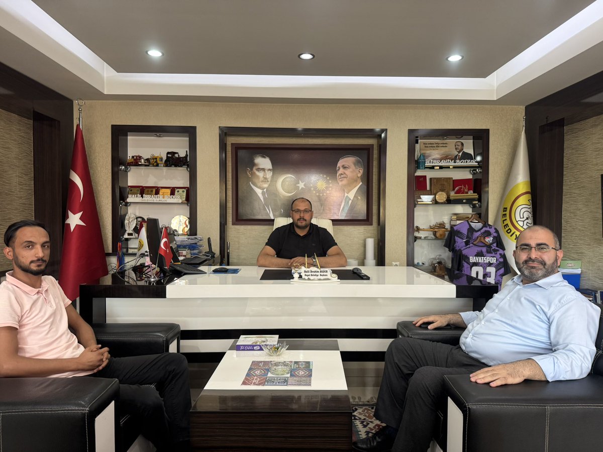 Belediye Başkanımız Sayın Halil İbrahim Bodur, İlçe Müftümüz Abdullah Aslan ve Baki Canseven’i makamında misafir etti.

Nazik ziyaretleri için teşekkür ediyorum.
