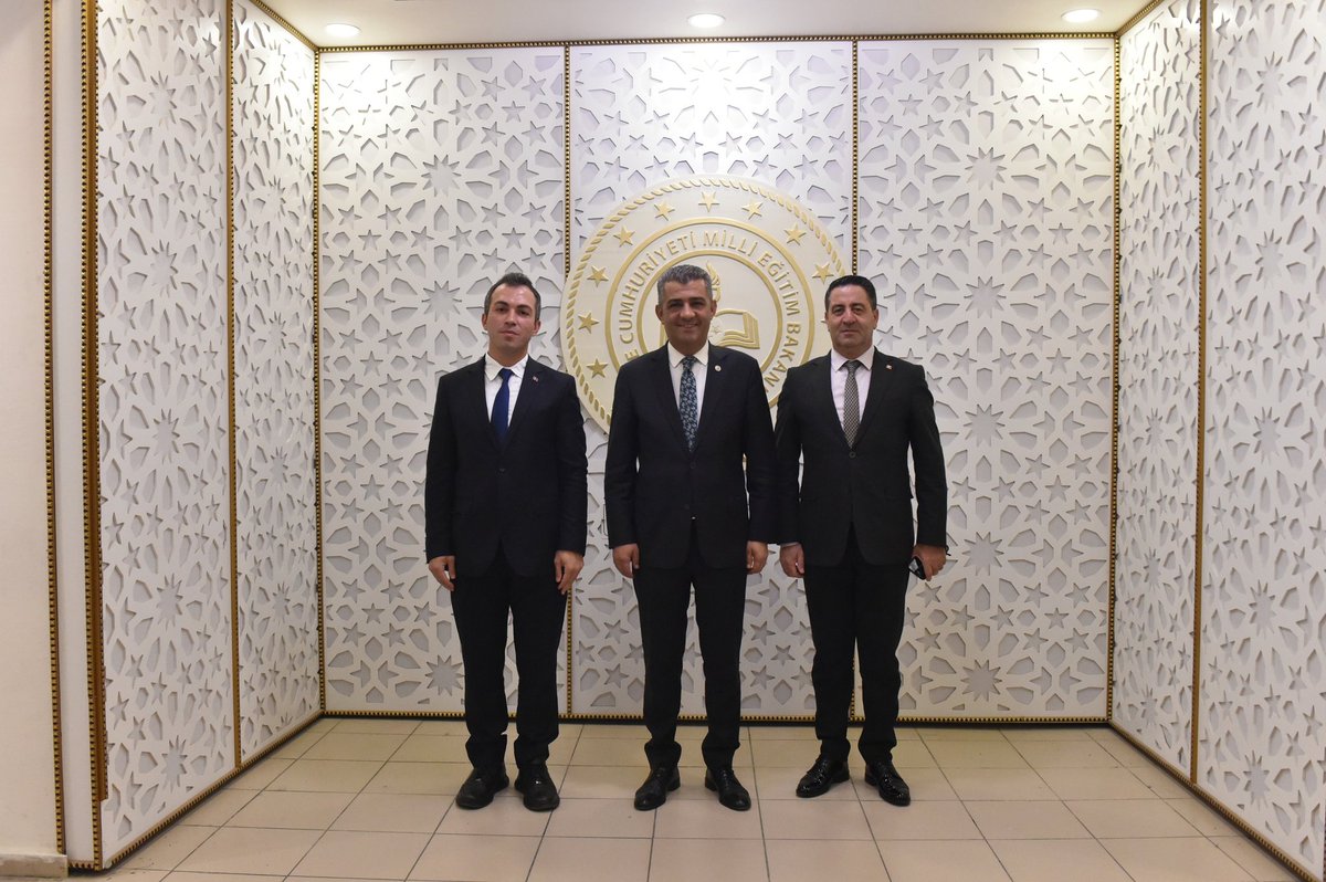 🤝Erzurum Bilgi Teknolojileri Kurumu Bölge Müdürü Sayın Tutku Çakır ve Erzurum İl Nüfus ve Vatandaşlık İşleri Müdürü Sayın Akın Kul, İl Millî Eğitim Müdürümüz Sayın Süleyman Ekici’yi makamında ziyaret ederek hayırlı olsun dileklerini ilettiler.

Nazik ziyaretlerinden dolayı