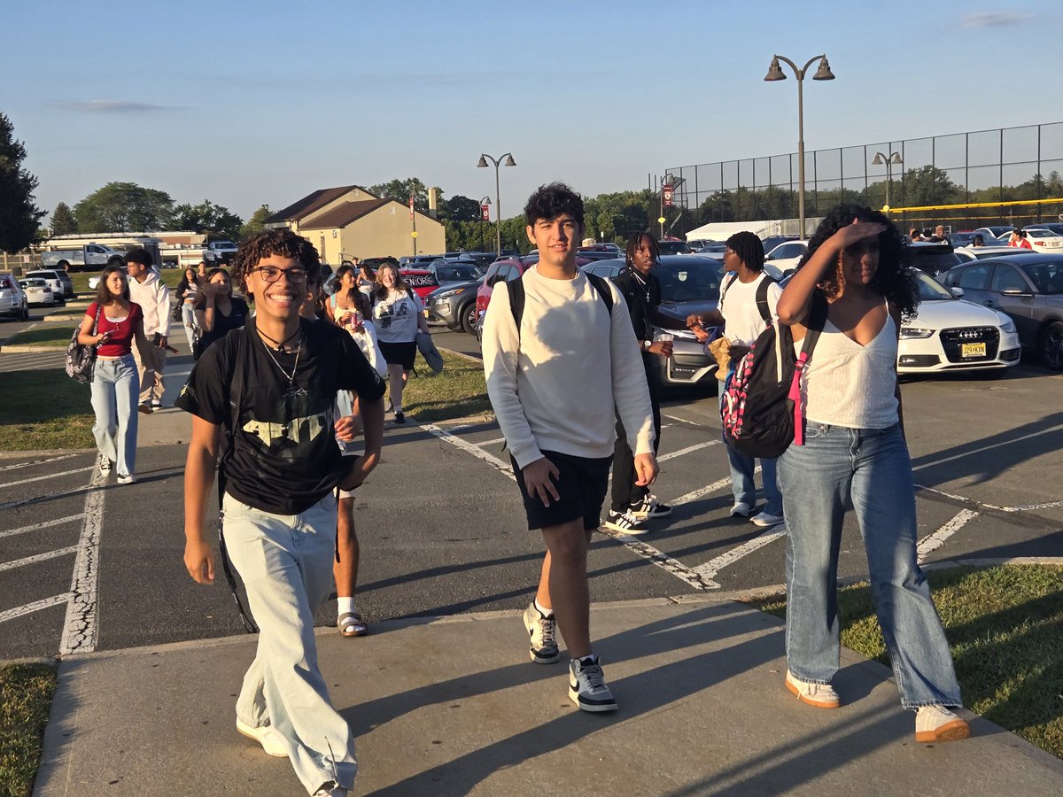 dadamltps's tweet photo. What an awesome first day of school for ALL our @CardinalsLHS Students!! Welcome Back and we are soooo excited to see all of your smiling faces! @LTPS1 #LTPSThisIsUs https://t.co/MD8MqzQjxR