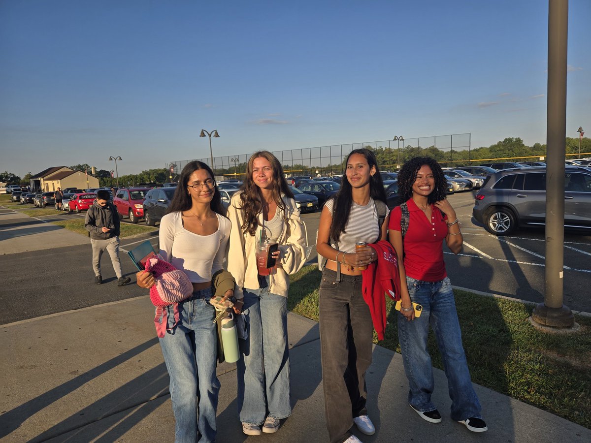 dadamltps's tweet photo. What an awesome first day of school for ALL our @CardinalsLHS Students!! Welcome Back and we are soooo excited to see all of your smiling faces! @LTPS1 #LTPSThisIsUs https://t.co/MD8MqzQjxR