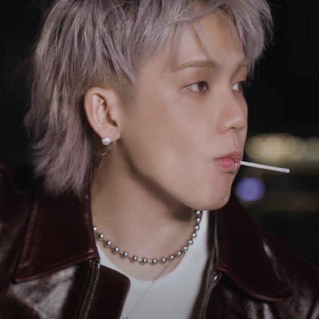 hourllychs's tweet photo. ☆ 최현석! 넌 나의 파라다이스 <33 

giveaway special TREASURE comeback
prize : Love Pulse Album Sporty Hyunsuk ver ★

rules :
★ strict to INA Teume &amp; Skies
★ rt &amp; like tweet ini
★ follow @hourllychs 
★ drop proof streaming paradise 

end tba
goodluck!😈💜 https://t.co/w1RnrN3zXz