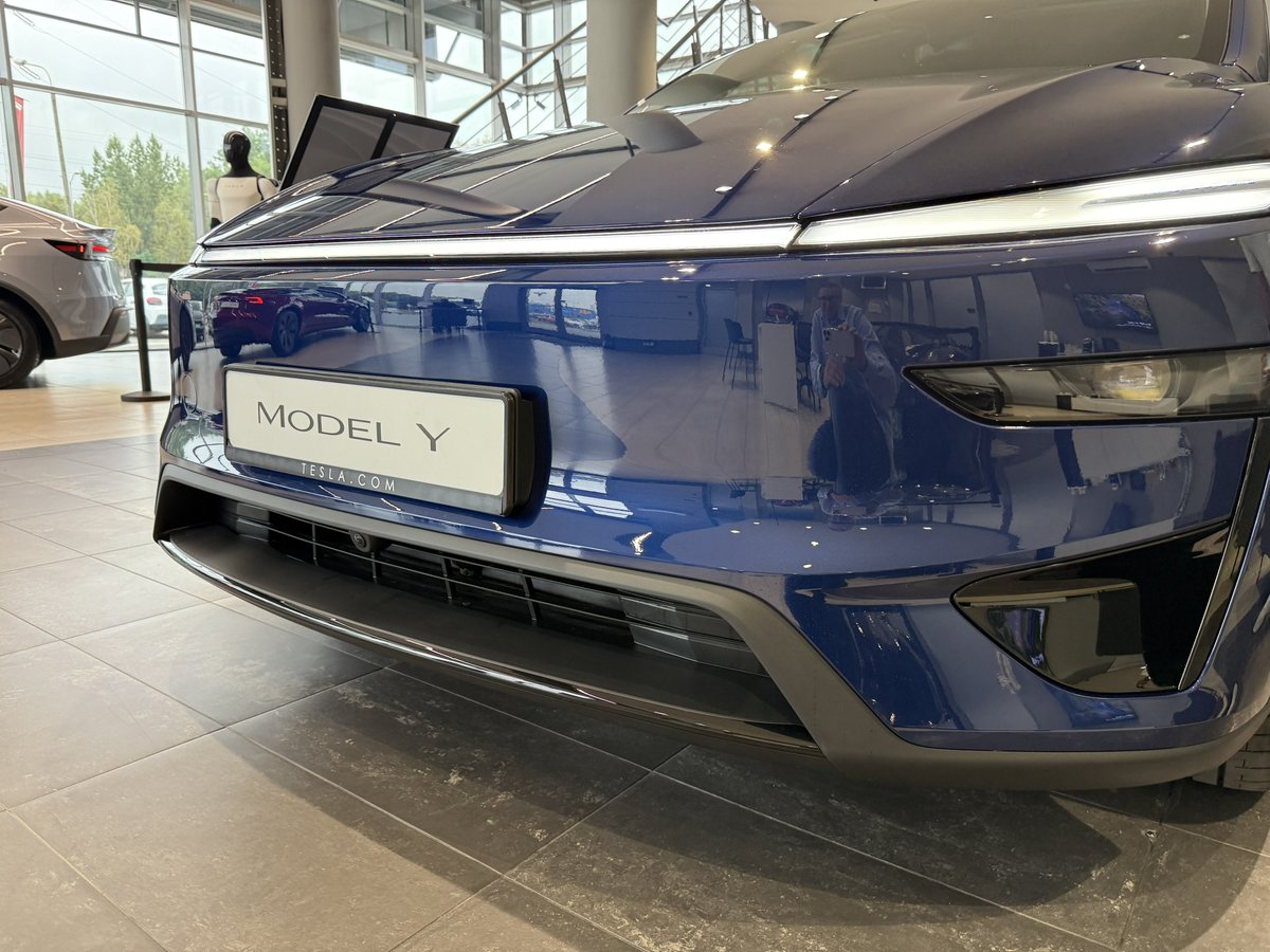 The Tesla Newswire tweet media