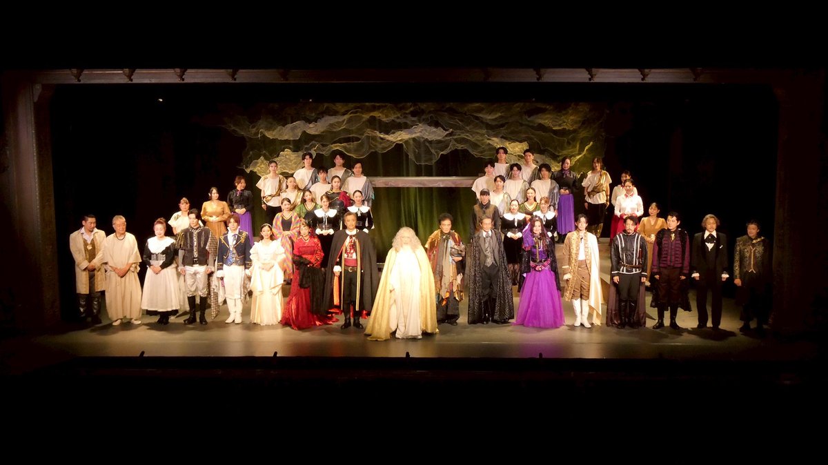 本日、舞台「リア王2025」
初日を迎えることができました！
ここまで積み重ねてきた稽古の日々を、
ようやく皆さんにお届けできたことが幸せです。

まだまだ公演は続きます。
ぜひ劇場で、リア王の世界を体感してください👑✨

#リア王2025 #シェイクスピア
#舞台