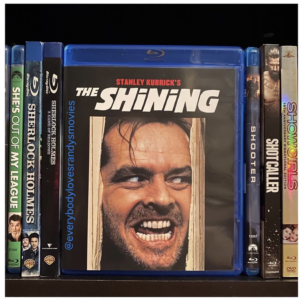 RandysMovies's tweet photo. Movie: #TheShining (1980)

Starring: #JackNicholson #ShelleyDuvall #DannyLloyd #ScatmanCrothers #BarryNelson #PhilipStone #JoeTurkel #AnneJackson #TonyBurton 

Directed By: #StanleyKubrick

#BluRay 
#MovieNerd 
#MovieCollector
#BluRayCollection 
#MovieCollection 
#MovieBuff
#StephenKing
#PhysicalMedia 
#FilmTwitter 🪓