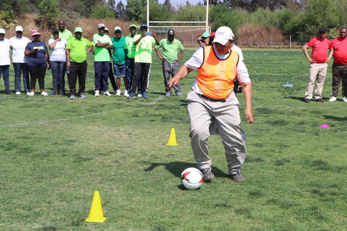 gpgSocDev's tweet image. Day 2 of the #GoldenGames: Senior citizens shine at Isak Steyl Stadium, Vanderbijlpark! Age is just a number! Unity, energy &amp;amp; passion for sports #ActiveAgeing #AsibeHealthyGP #60PlusMatters"