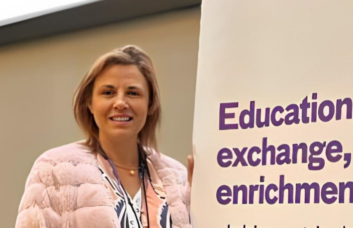 Lamentamos comunicar que nuestra compañera Marián Díaz López ha fallecido. Ha sido el alma de la EOI San Roque durante muchos años. Hoy Jueves, 4/09 a las 19 hrs. se celebrará el responso en la capilla del Parque Cementerio de Estepona. Gracias por vuestras sinceras palabras.