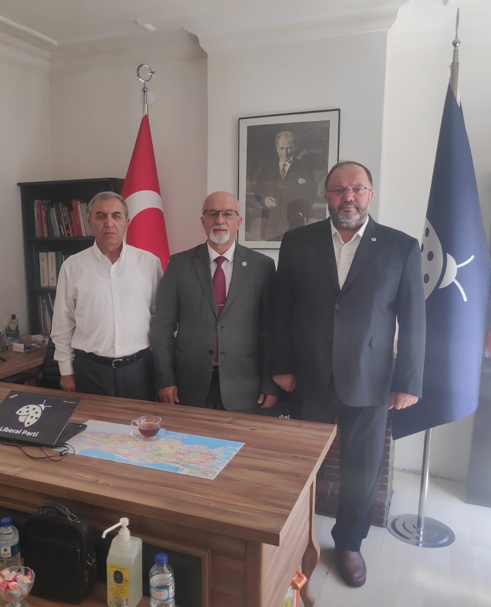 Genel Başkanımız Sn. Atıf Özbey ve Genel Sekreterimiz Sn. Orhan Gürel, Liberal Parti Genel Başkanı Sn. Zübeyir Gülabi’yi ziyaret ederek karşılıklı görüş alışverişinde bulundular. Ziyarette, ülkemizin siyasi gündemi ve toplumsal meseleler üzerine verimli bir sohbet