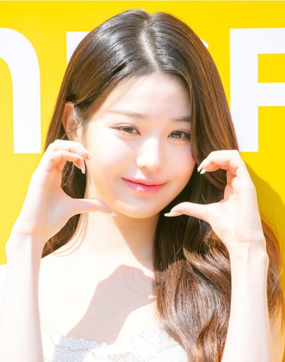 어둡고 흐릿한 가짜 이미지